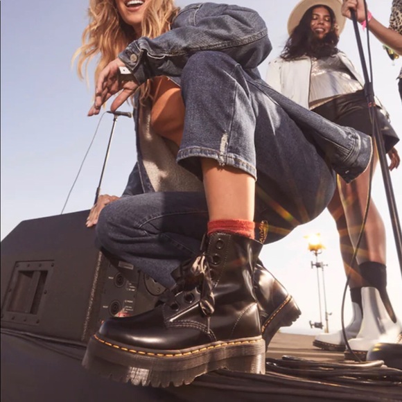 NWT Dr.Martens Molly Quad Platform Lace-Up Boots in Black Buttero Leather *HP* - Picture 2 of 16